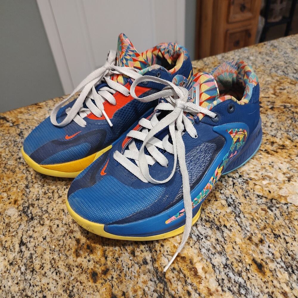 Nike Boys Zoom Freak 4 SE DV3017-400 Blue Basketball Shoes Sneakers Size 4.5Y